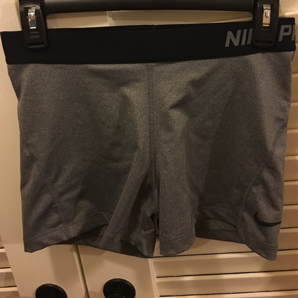Grey & black nike Pro’s